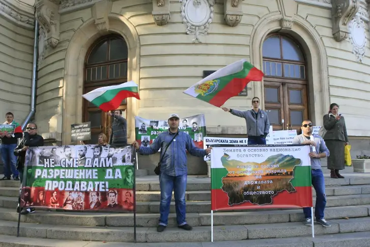 Преправят реда за покупката на земя от чужденци