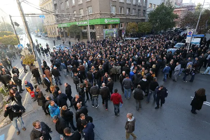 Когато полицаите тръгнат да протестират... не за привилегии