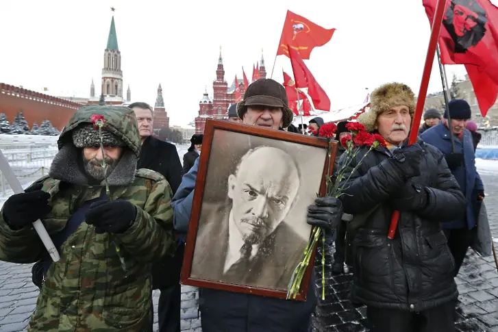 Лъжите за Октомврийската революция