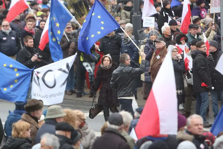 Поляците имат правото да протестират срещу правителството си