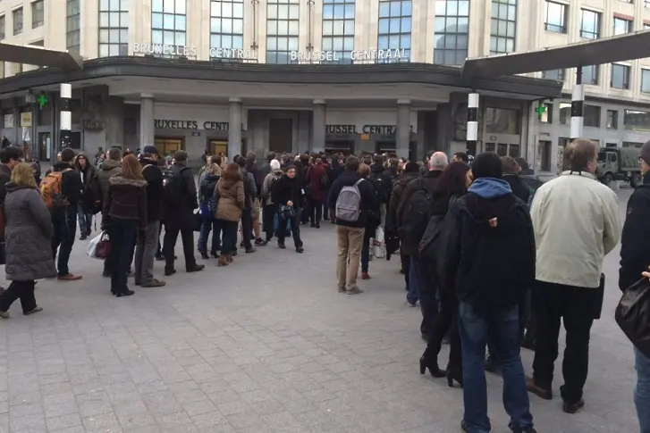 Опашки пред гарите в Брюксел. Полиция рови всеки багаж