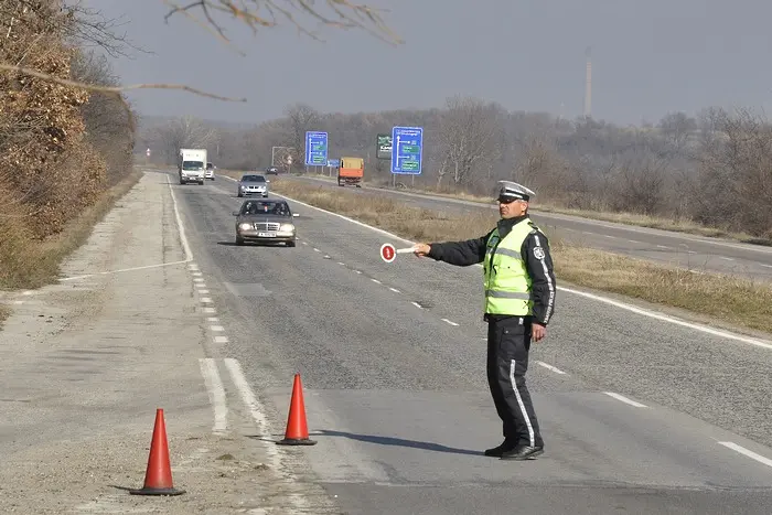 Полицаи ще водят в участъка най-наглите нарушители на пътя