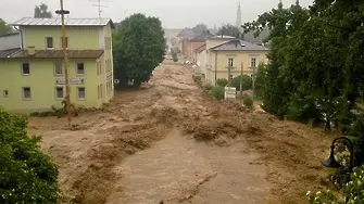 Франция и Германия под вода - затварят и Лувъра