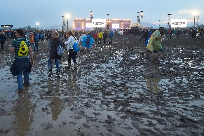 Светкавица рани 51 души на Rock am Ring в Германия