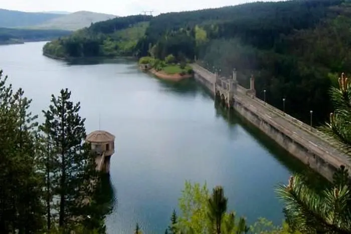 Незаконни отклонения източили водата на Перник