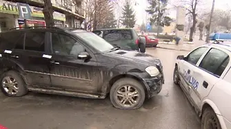 Роми vs полицаи в Ихтиман: появи се видео с гаври в районното