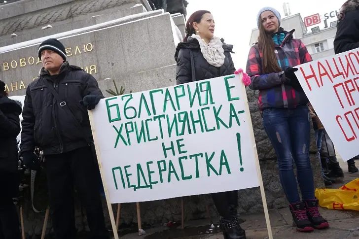 Един призрак броди по света - призракът на джендъра