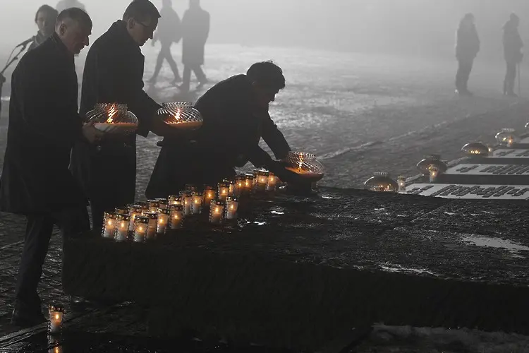 Израел се разгневи на Варшава заради закон за Холокоста