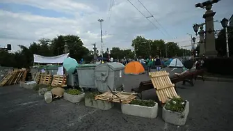 Как изглеждат тази сутрин Орлов мост, Царя, Ректоратът... 