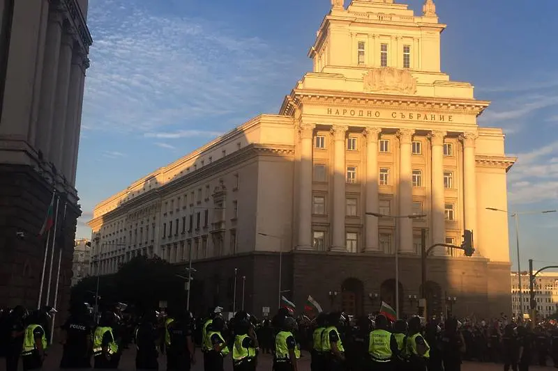 Пострадалите след протеста в петък - в добро състояние, но остават в болница