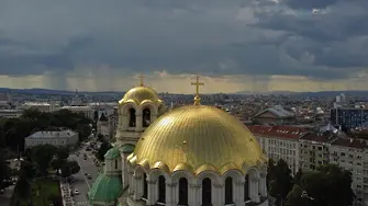 Продължават валежите и по-хладното време