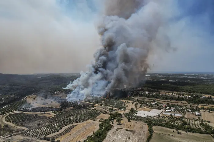 Шестима гинат в пожари в Турция. В Анталия очакват между 43°и 47° C