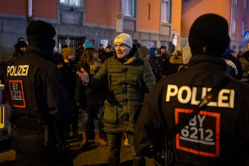 Хиляди на протест в Германия срещу новите мерки