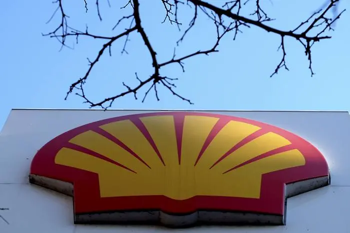 Shell спира да купува руски нефт и газ, извинява се