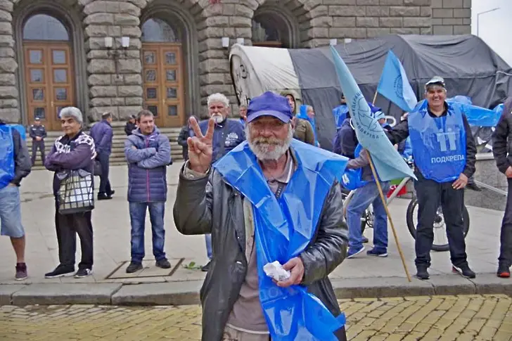 Защо протестът е насочен винаги срещу правителството