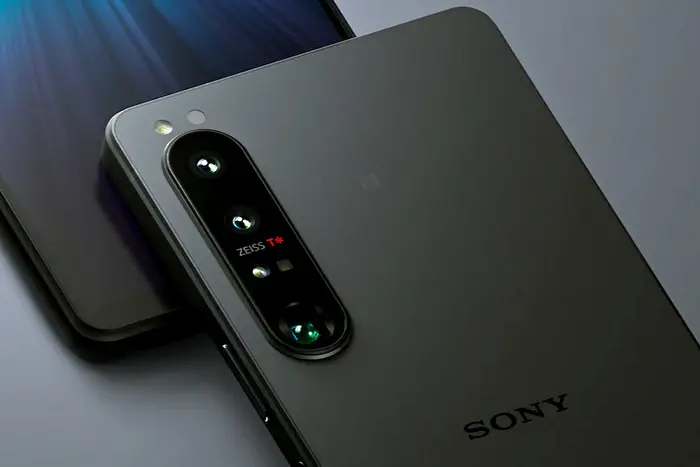 Sony представи първи смартфон с истински зуум