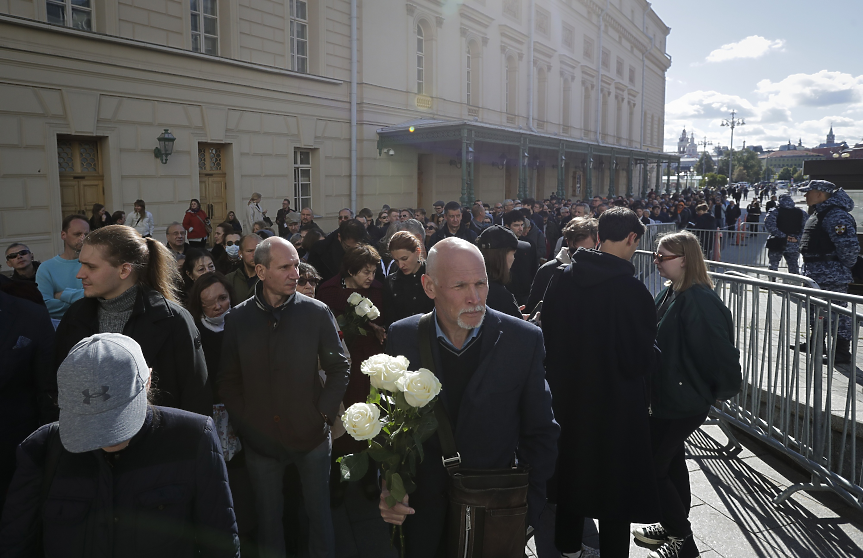 ДЕНЯТ В НЯКОЛКО РЕДА: прощаване с Горбачов, неизлетяла ракета, наводнения