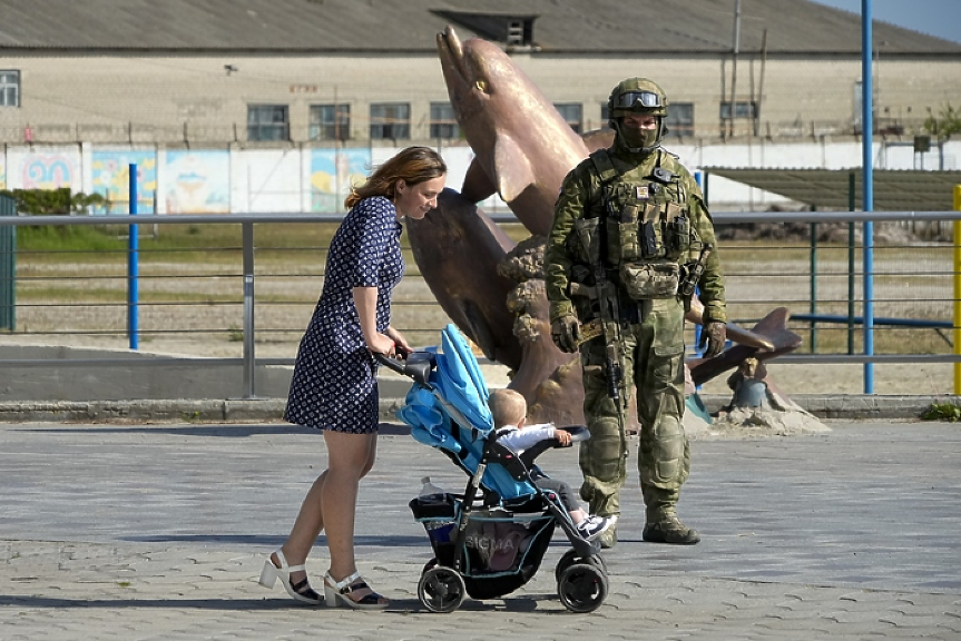 Пияни руски войници и агенти на ФСБ се стрелят в Херсон. Трима убити, двама ранени