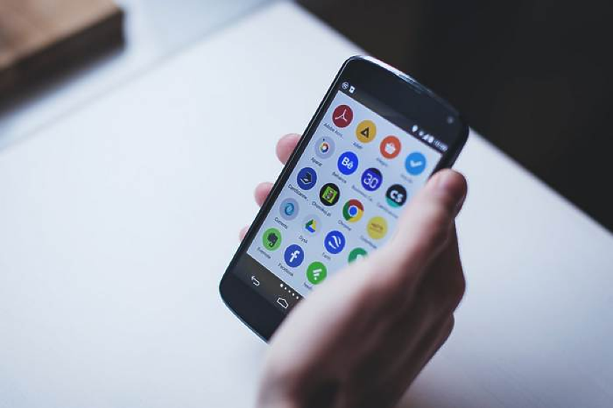 Хората свалят по-малко приложения от AppStore и Google Play Store