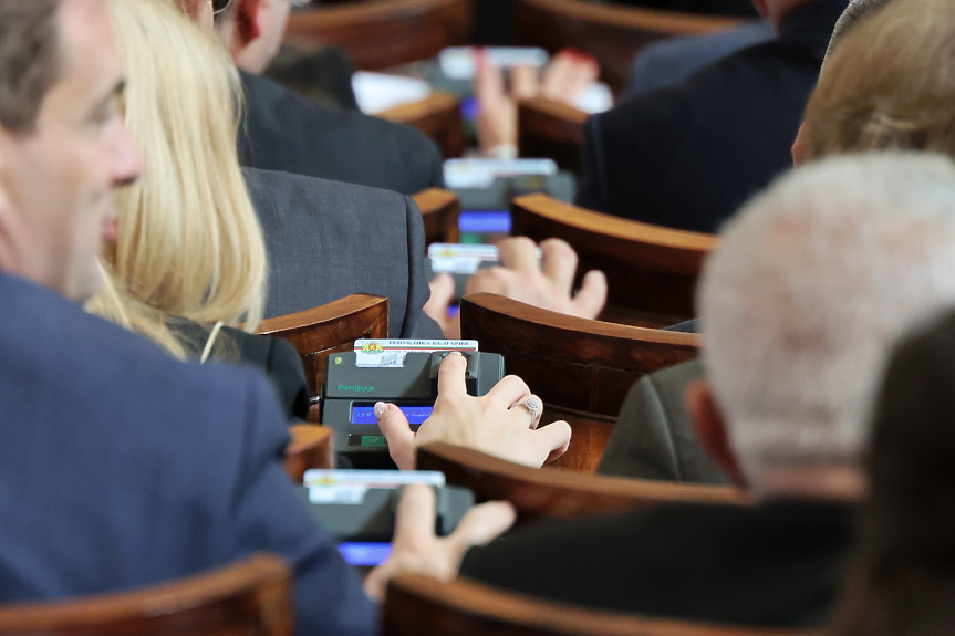 ДЕНЯТ В НЯКОЛКО РЕДА: Парламентарни дрязги, китайски протести, трибунал за Русия