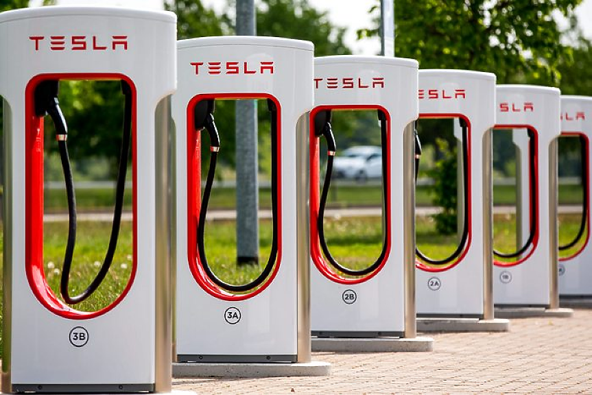 Tesla ще отвори 7500 свои зарядни станции за други возила