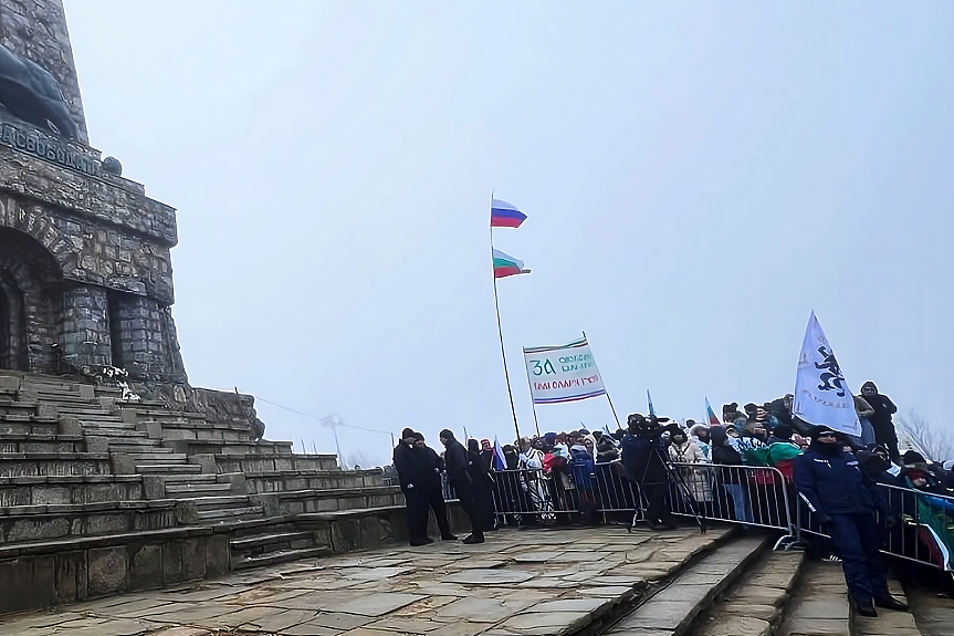 ДЕНЯТ В НЯКОЛКО РЕДА: Чий празник празнуваме?