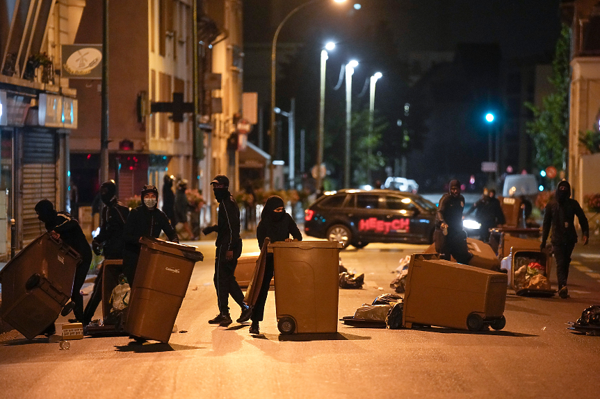 Четвърта нощ на размирици във Франция: близо 1000 ареста, 2560 пожара