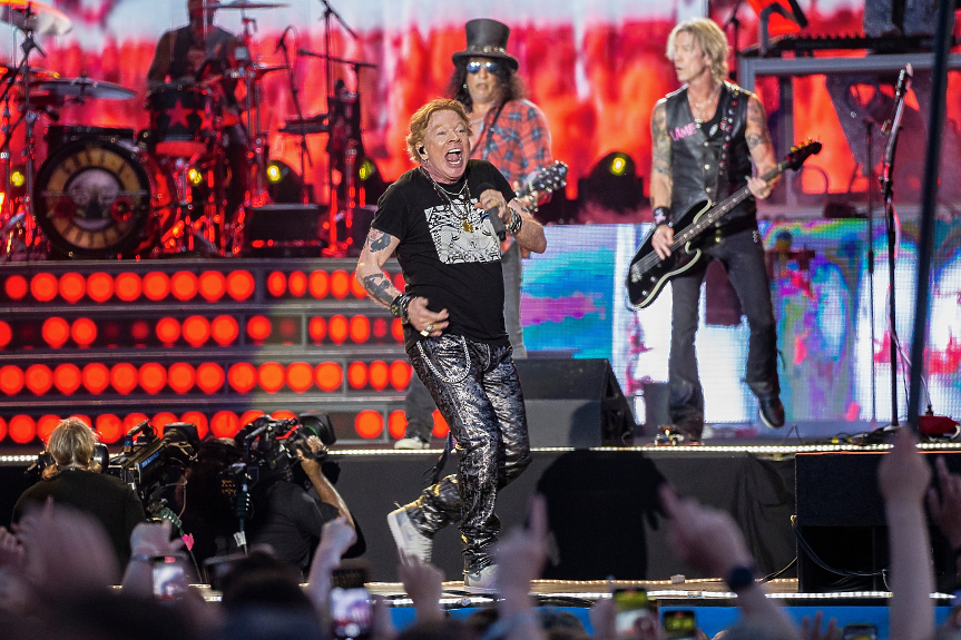 Българин е опитал да внесе оръжие с 8 мм боен патрон на концерт на Guns N' Roses