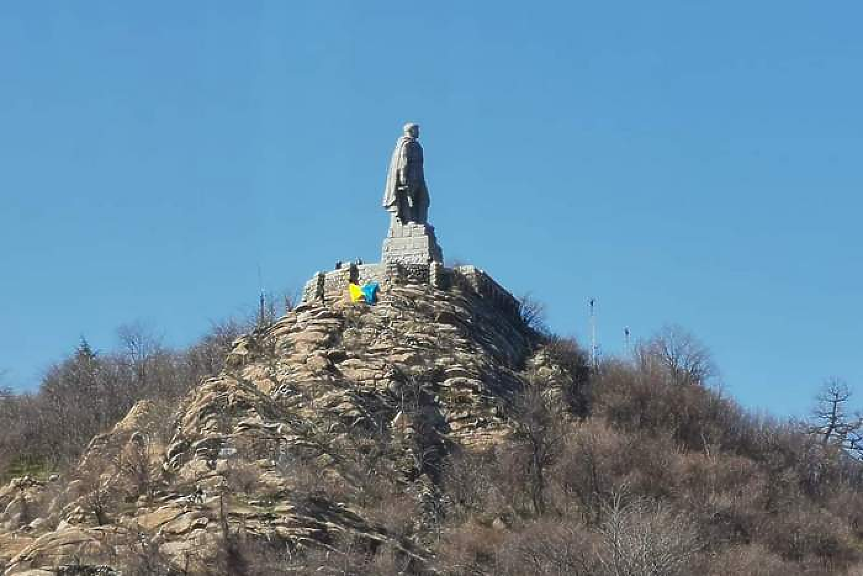 ДЕНЯТ В НЯКОЛКО РЕДА: символ ли е Альоша и вещица ли е Тейлър Суифт