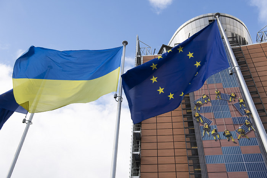 ЕС: Украйна има право да удря военни цели в Русия