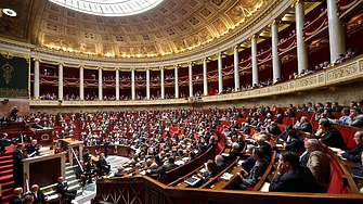 Франция гласува: Льо Пен предвкусва победата, Макрон - гражданска война