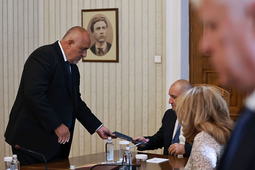 Борисов има три дни да предложи премиер, Радев връчва първия мандат в понеделник