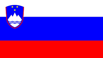 Да не видят нещо: издигнаха най-голямото словенско знаме