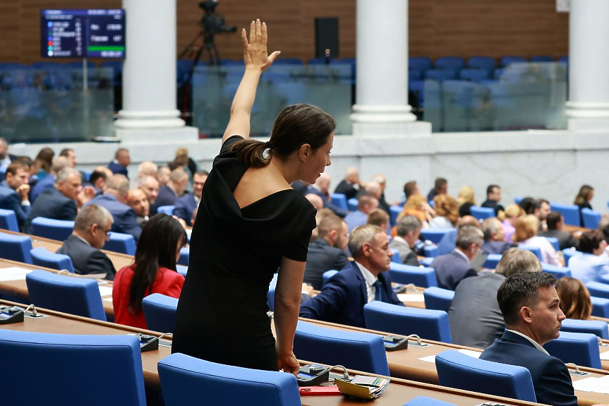 НС забрани тв и радио рекламата на вейпове, както и употребата им от непълнолетни